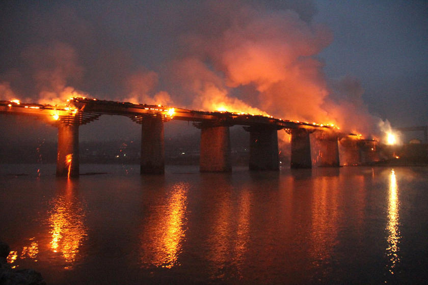 burning-bridge.jpg