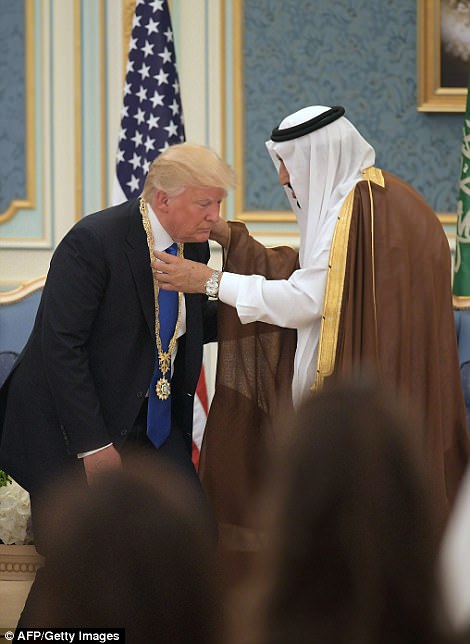 4091A2B700000578-4524666-US_President_Donald_Trump_receives_the_Order_of_Abdulaziz_al_Sau-m-11_1495280996489.jpg