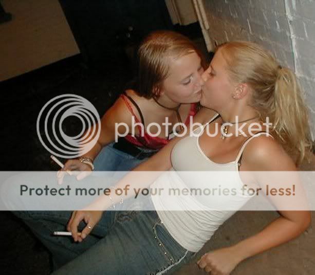girls-kissing.jpg