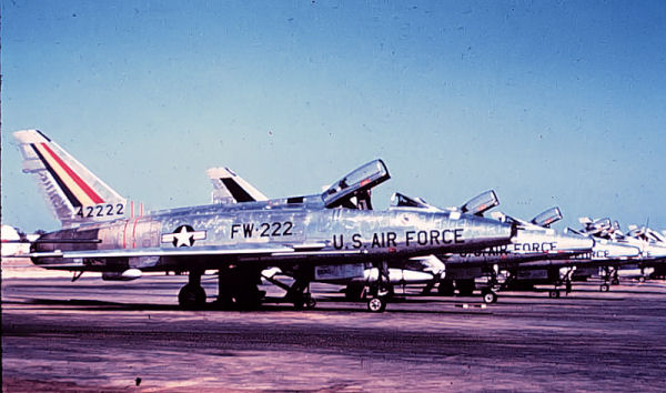 F-100d-54-2222-wc-48tfw-chm-1957.jpg