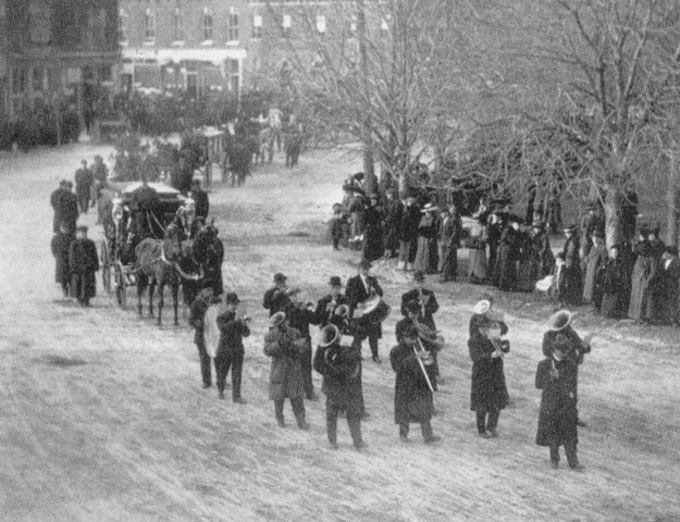 625px-Funeral_procession%2C_Goderich%2C_Ontario%2C_1913.png