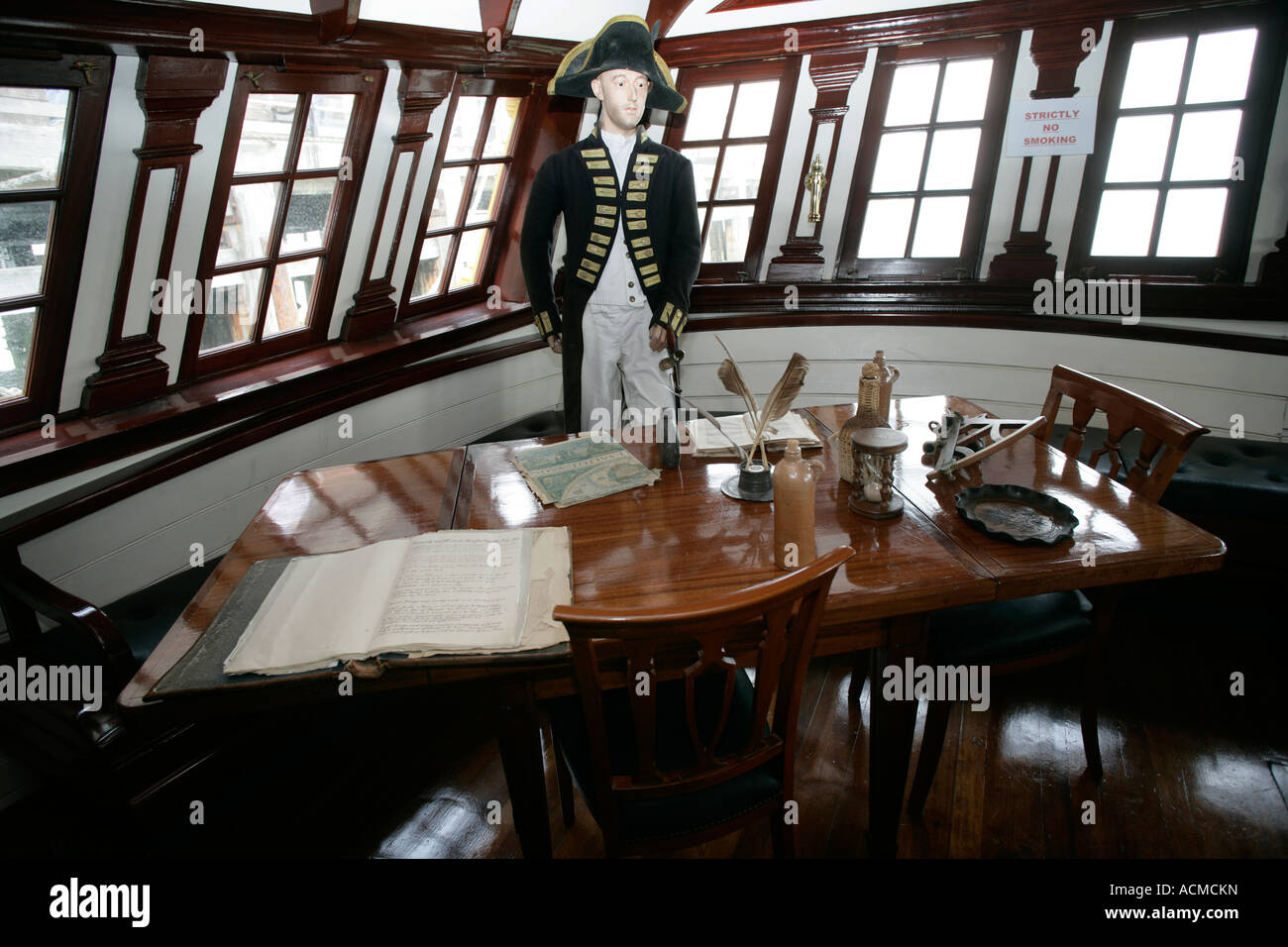 interior-of-the-captains-cabin-of-the-grand-turk-berthed-at-the-end-of-southend-pier-essex-england-uk-ACMCKN.jpg