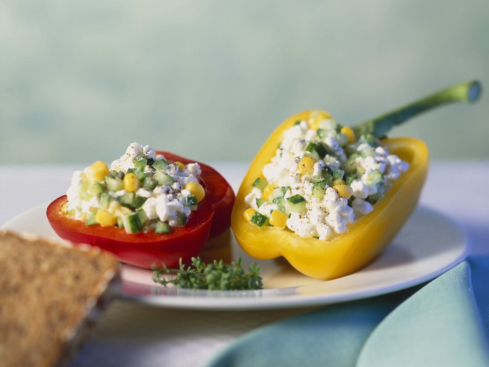 stuffed-peppers-with-cottage-cheese-and-vegetables-594342.jpg